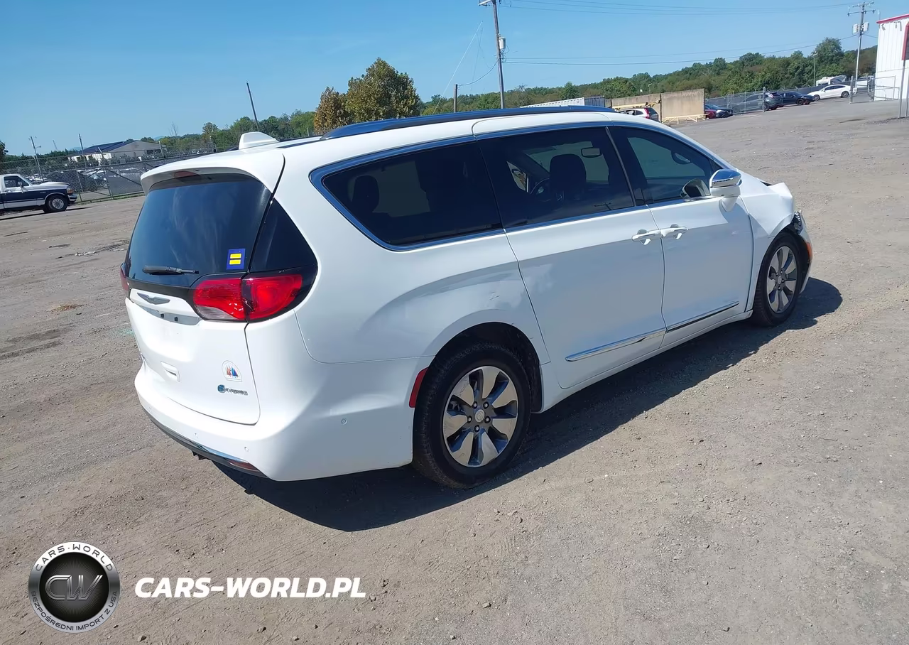 2019 Chrysler Pacifica Hybrid Limited VIN:2C4RC1N74KR526859 - 4