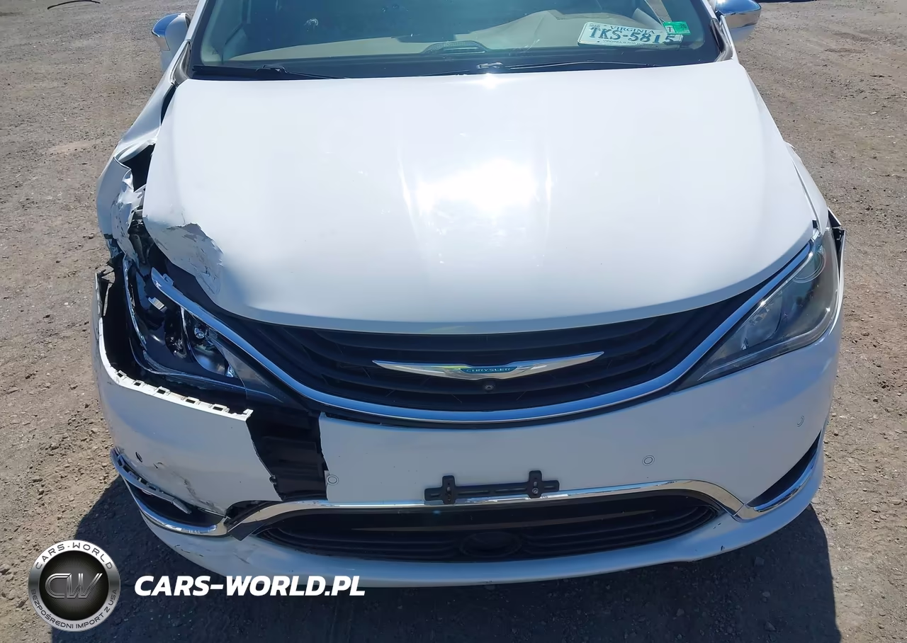 2019 Chrysler Pacifica Hybrid Limited VIN:2C4RC1N74KR526859 - 6