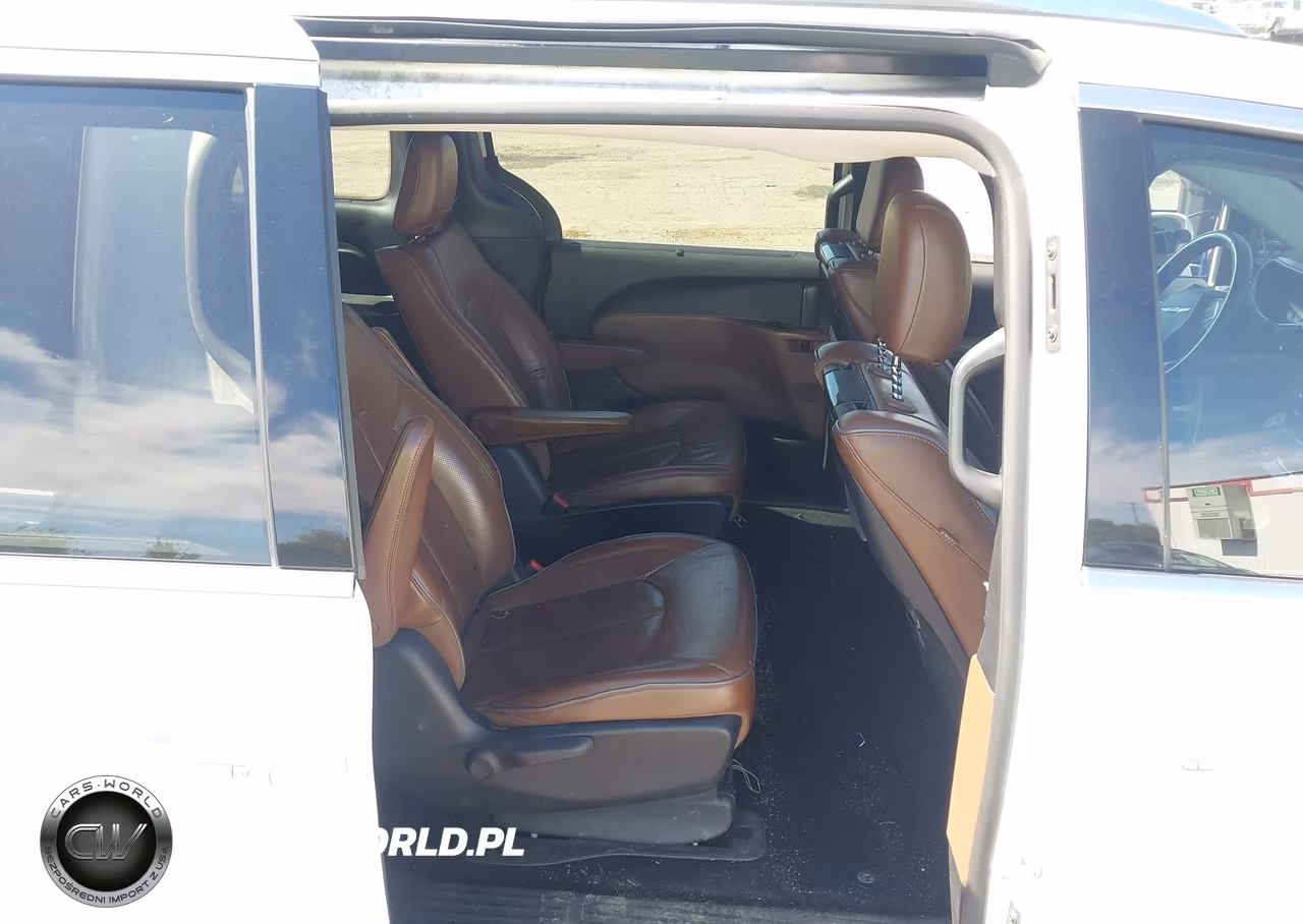 2019 Chrysler Pacifica Hybrid Limited VIN:2C4RC1N74KR526859 - 8