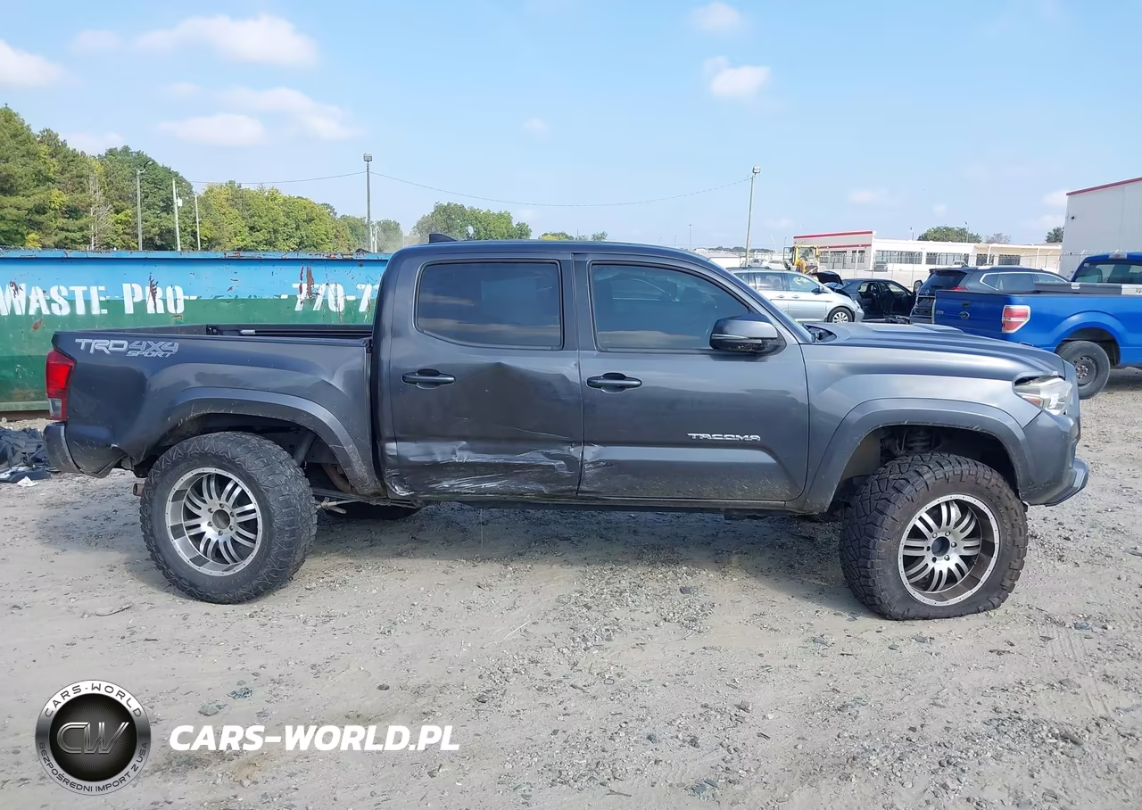2018 Toyota Tacoma Dbl Cab-Sr-Trdspt-Or-Pro VIN:3TMCZ5AN7JM145139 - 12