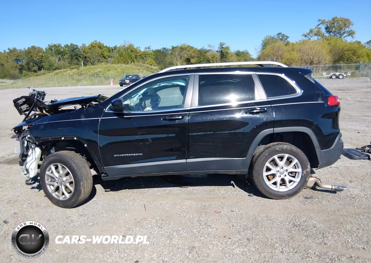 2017 Jeep Cherokee Latitude 4X4 VIN:1C4PJMCB9HW660448 - 14
