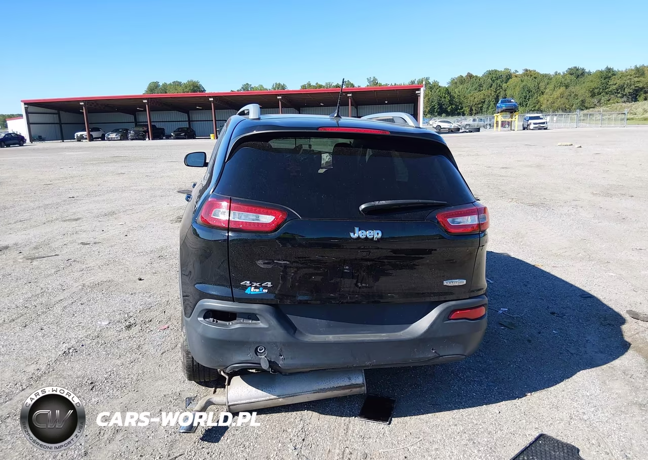 2017 Jeep Cherokee Latitude 4X4 VIN:1C4PJMCB9HW660448 - 16
