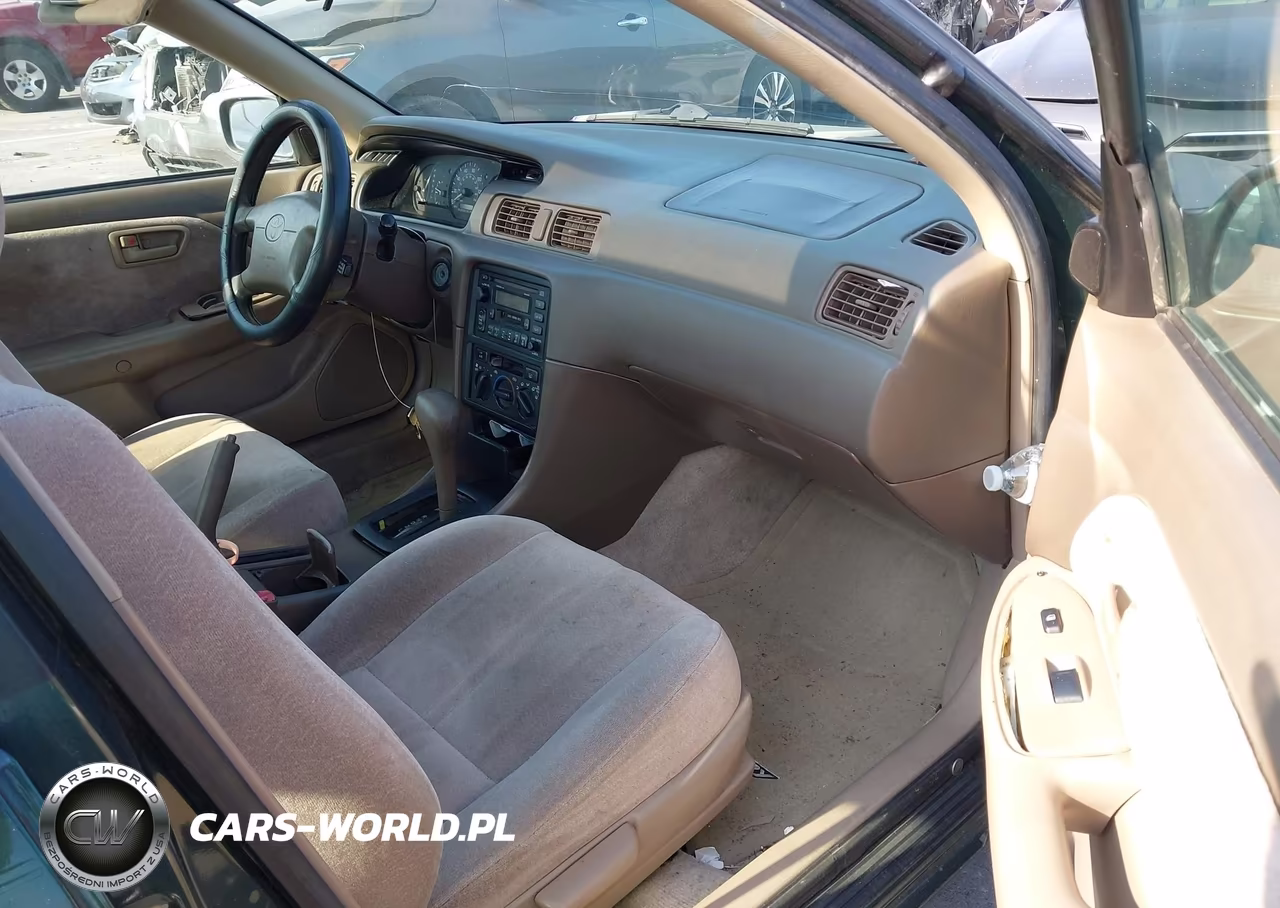 1999 Toyota Camry Le VIN:JT2BG22K4X0375648 - 5