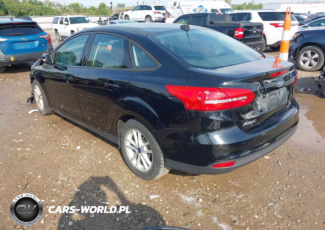 2016 Ford Focus Se VIN:1FADP3F28GL250463 - 3