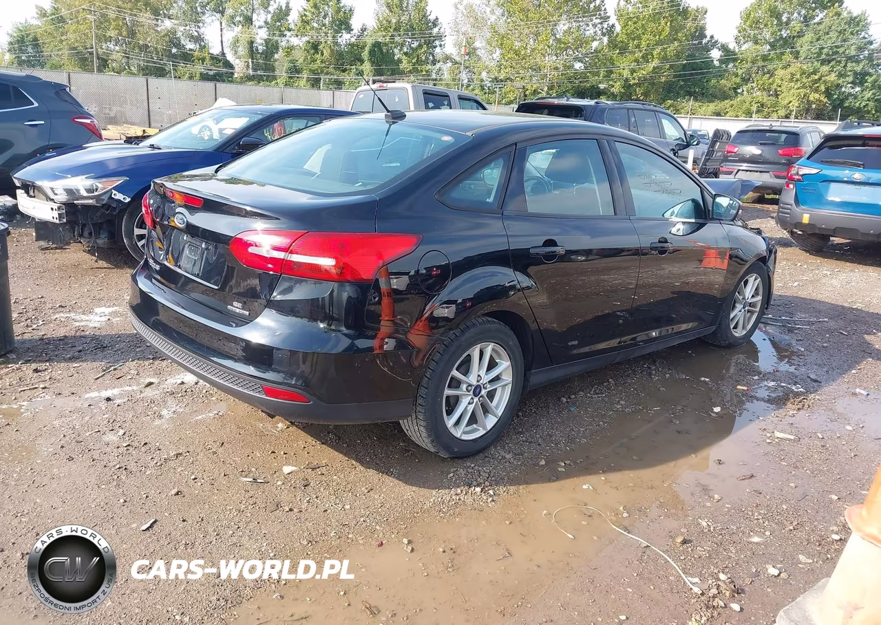 2016 Ford Focus Se VIN:1FADP3F28GL250463 - 4