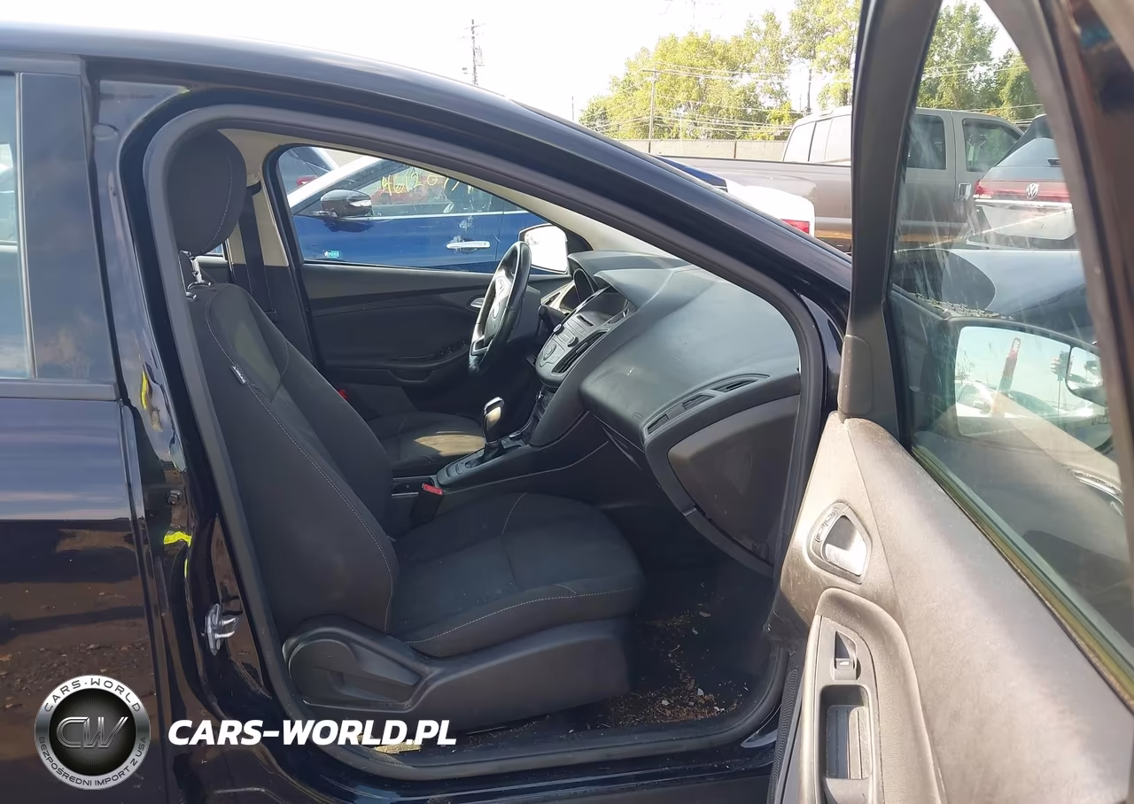 2016 Ford Focus Se VIN:1FADP3F28GL250463 - 5