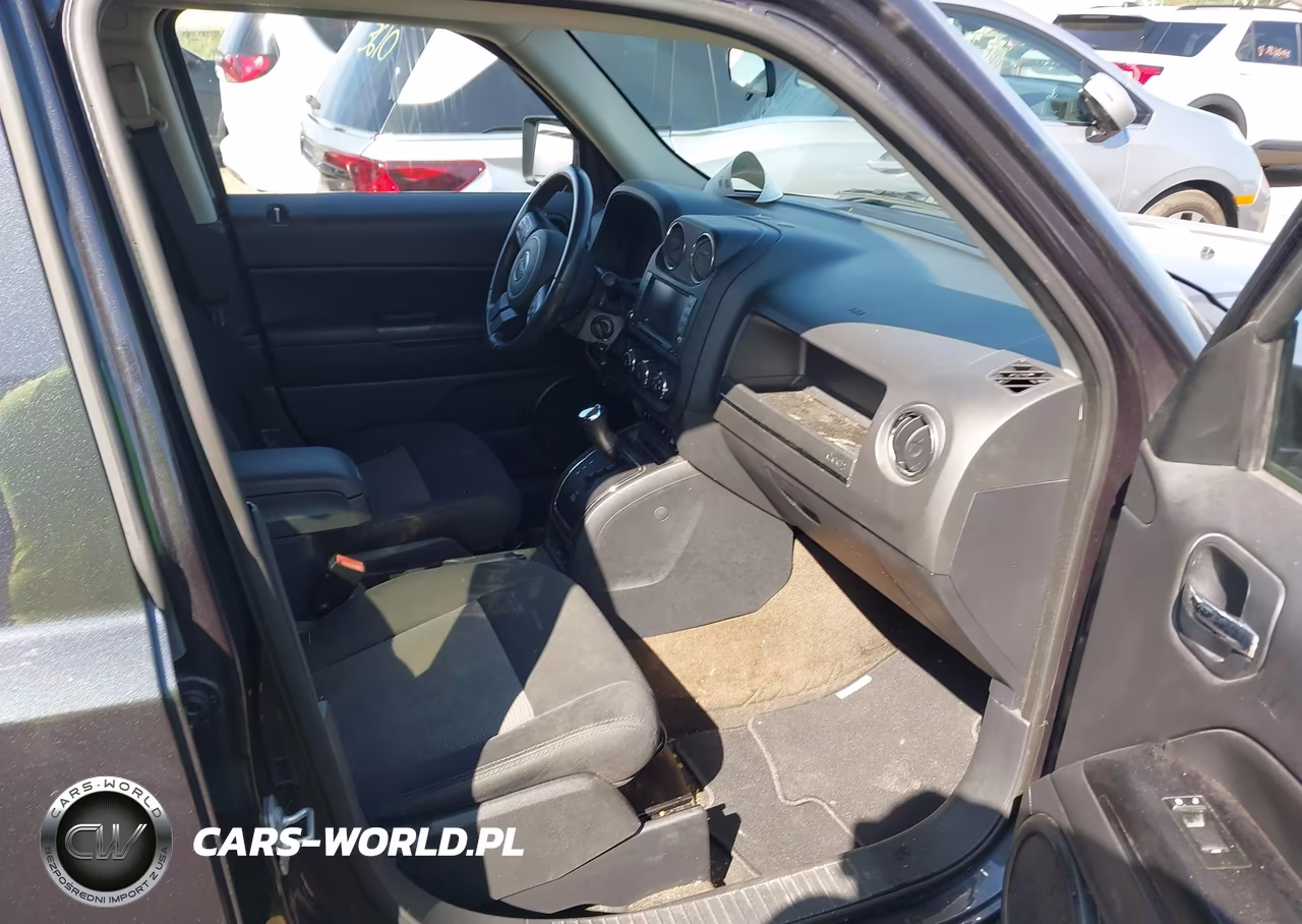 2015 Jeep Patriot Latitude VIN:1C4NJPFA3FD275147 - 5