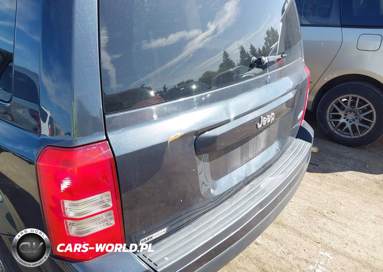 2015 Jeep Patriot Latitude VIN:1C4NJPFA3FD275147 - 6