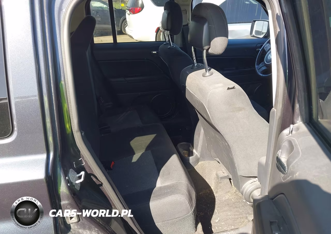 2015 Jeep Patriot Latitude VIN:1C4NJPFA3FD275147 - 8