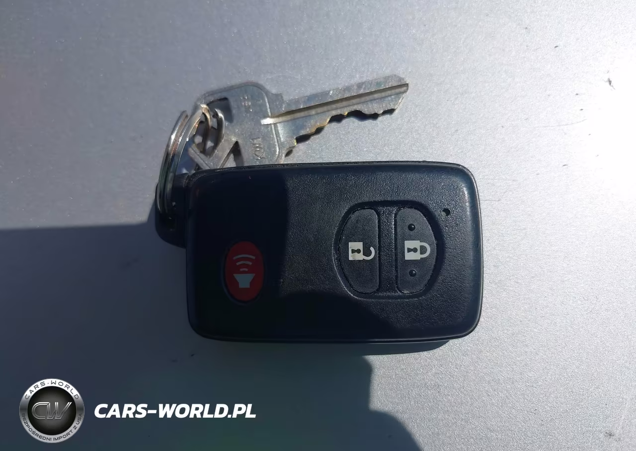 2013 Toyota Prius Three VIN:JTDKN3DU8D5587890 - 11