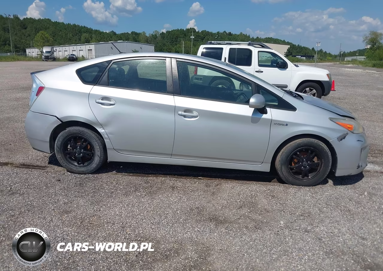2013 Toyota Prius Three VIN:JTDKN3DU8D5587890 - 13