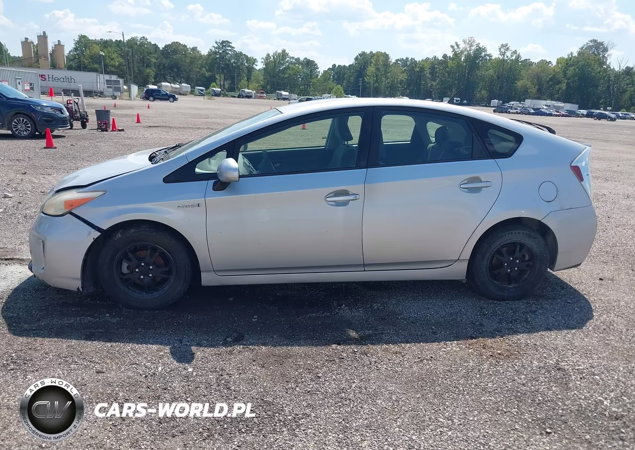 2013 Toyota Prius Three VIN:JTDKN3DU8D5587890 - 14