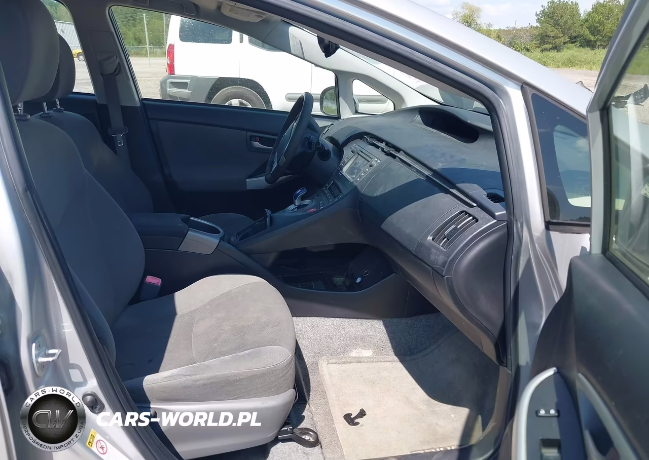 2013 Toyota Prius Three VIN:JTDKN3DU8D5587890 - 5