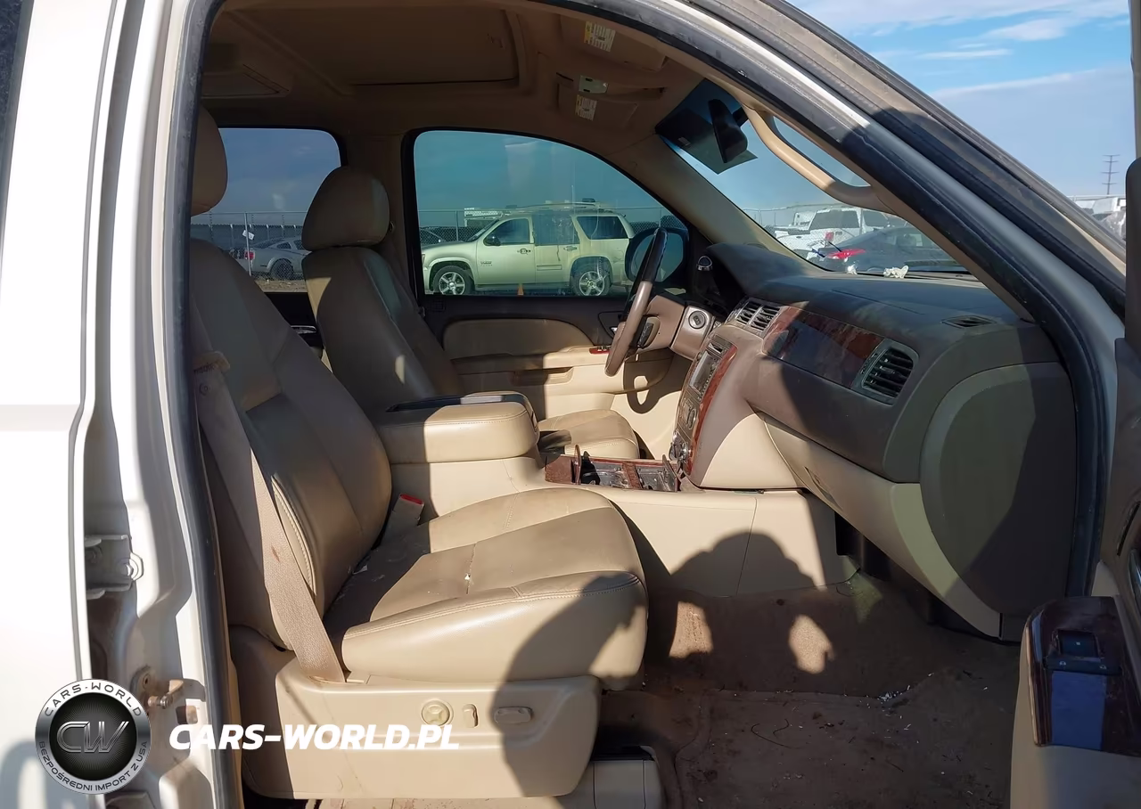2010 Chevrolet Suburban 1500 Ltz VIN:1GNUKKE3XAR160109 - 5