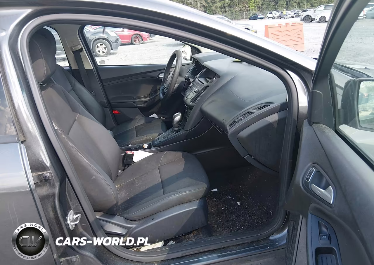 2016 Ford Focus Se VIN:1FADP3K26GL369988 - 5