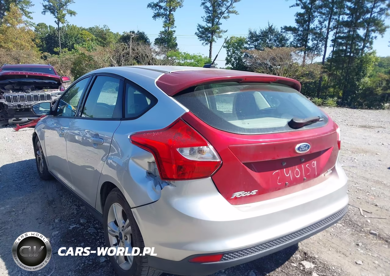2014 Ford Focus Se VIN:1FADP3K2XEL367030 - 3
