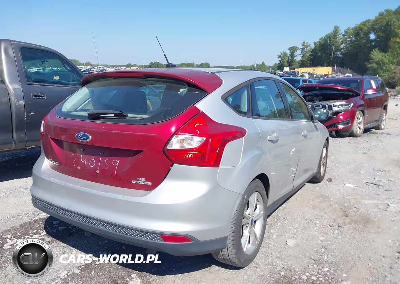 2014 Ford Focus Se VIN:1FADP3K2XEL367030 - 4