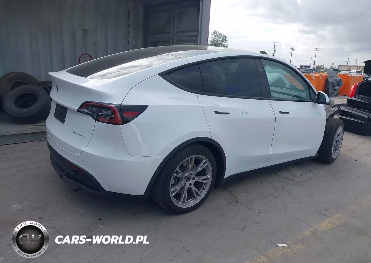 2024 Tesla Model Y Long Range Dual Motor All-Wheel Drive VIN:7SAYGAEE8RF057489 - 4