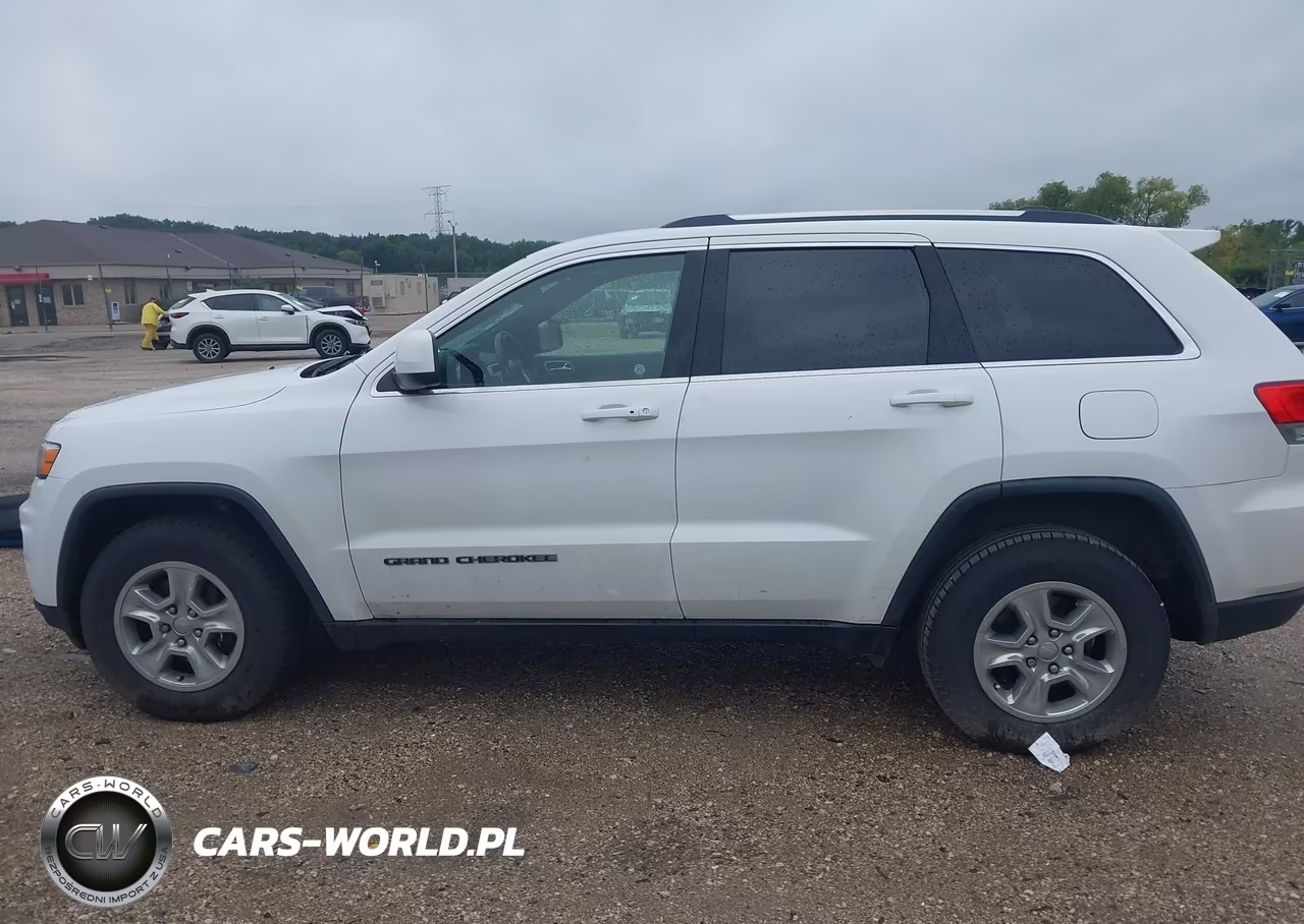 2017 Jeep Grand Cherokee Laredo 4X4 VIN:1C4RJFAG4HC912563 - 14
