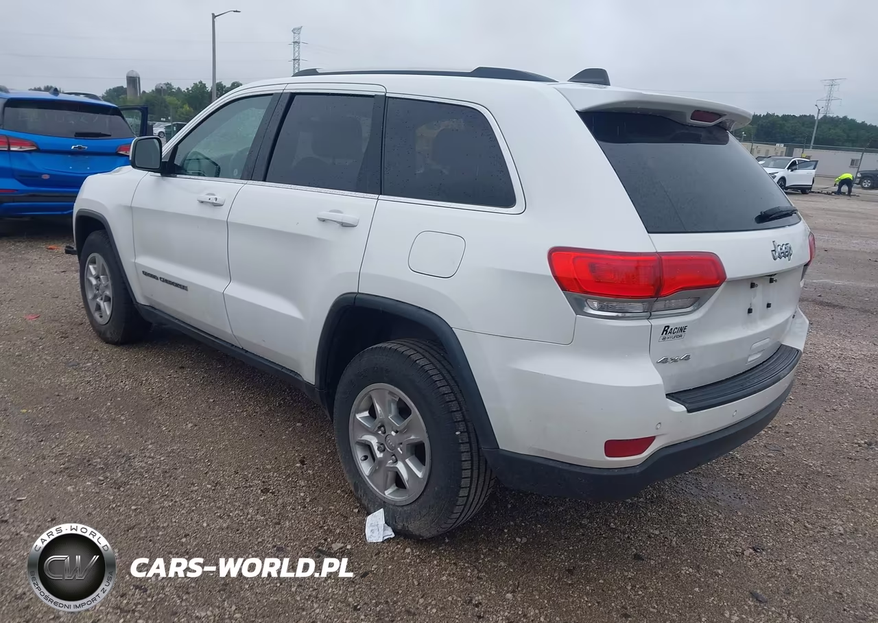 2017 Jeep Grand Cherokee Laredo 4X4 VIN:1C4RJFAG4HC912563 - 3