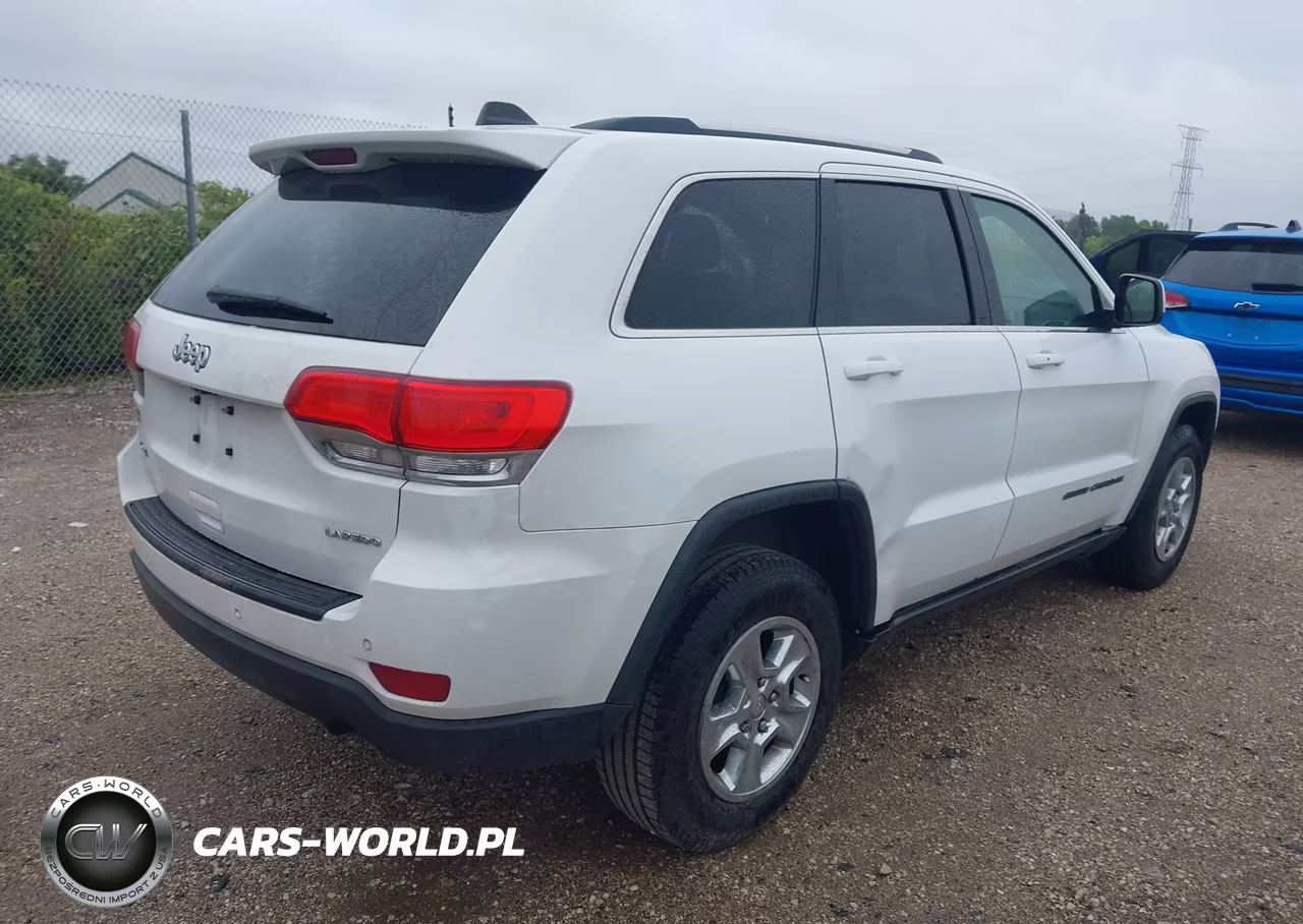 2017 Jeep Grand Cherokee Laredo 4X4 VIN:1C4RJFAG4HC912563 - 4