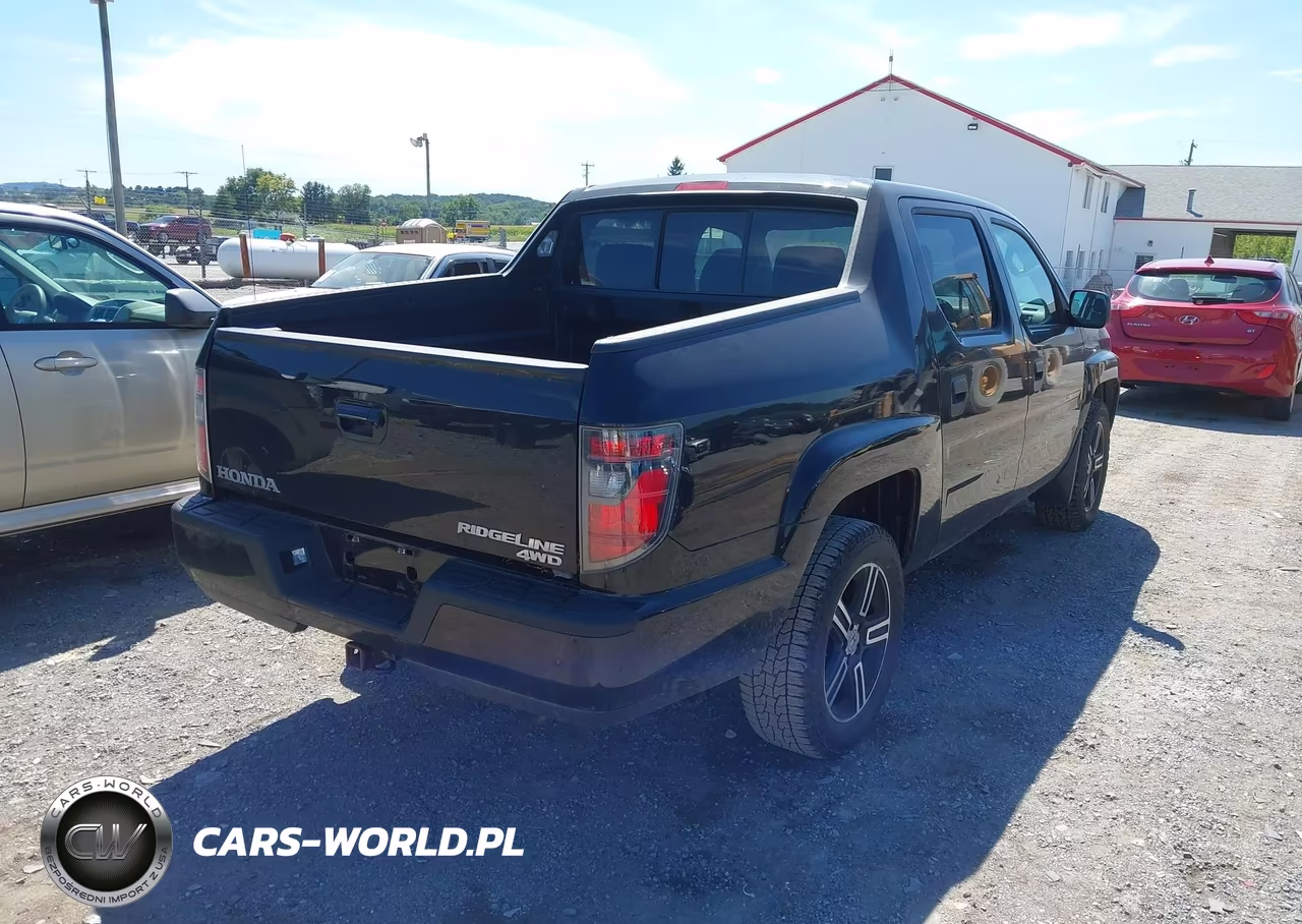 2013 Honda Ridgeline Sport VIN:5FPYK1F74DB001299 - 4