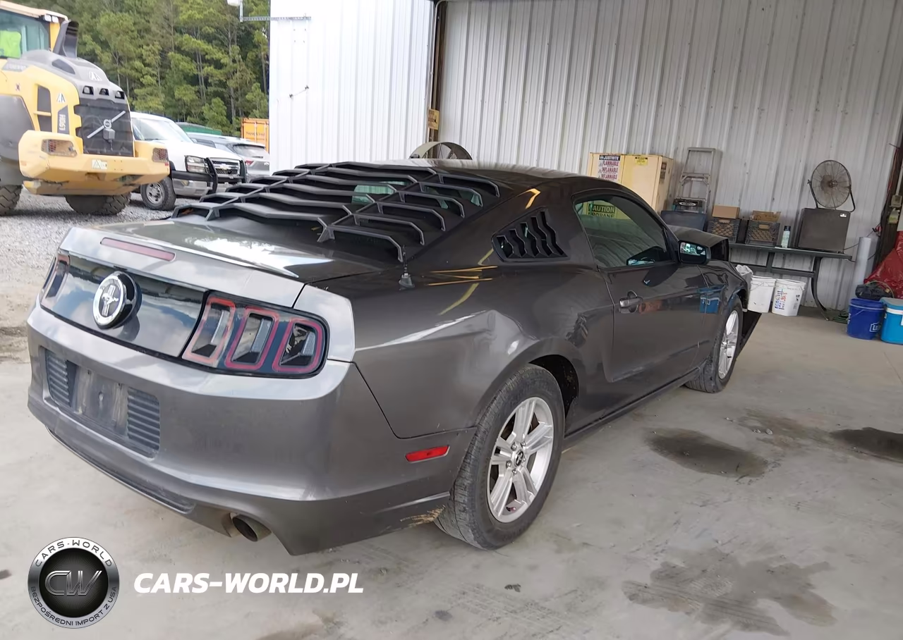 2014 Ford Mustang V6 VIN:1ZVBP8AM8E5313857 - 4