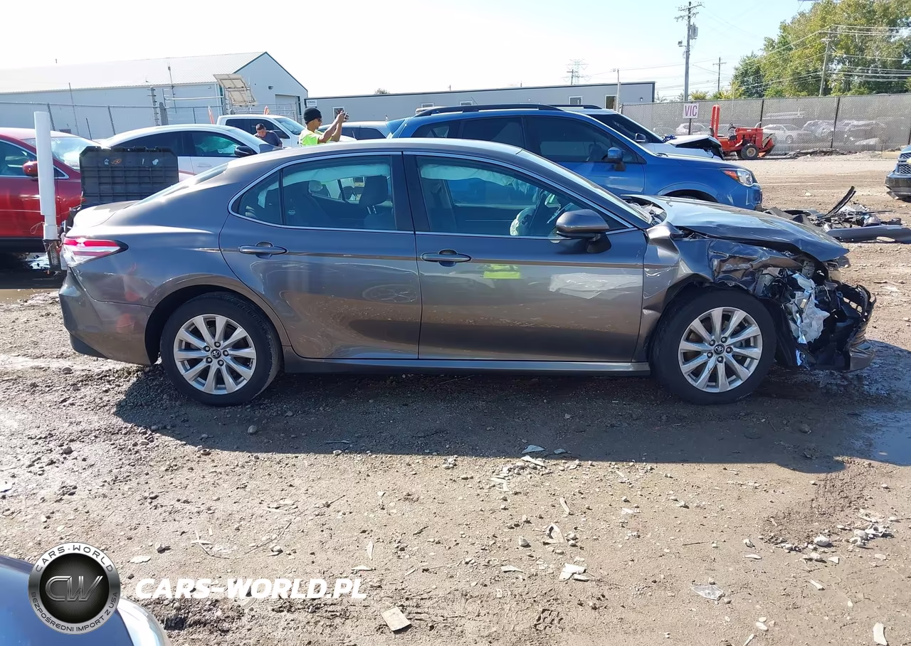 2020 Toyota Camry Le VIN:4T1C11AK3LU887988 - 14