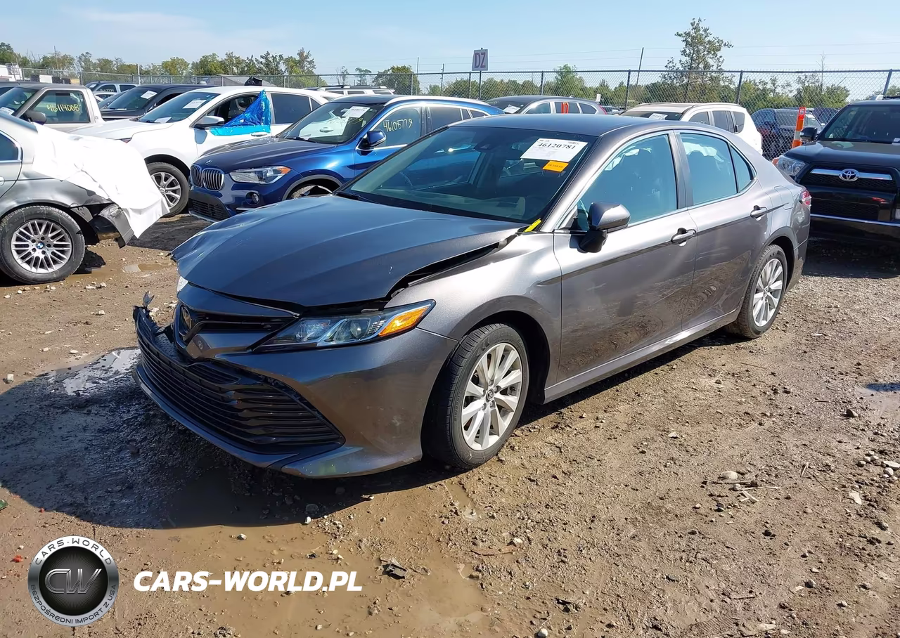 2020 Toyota Camry Le VIN:4T1C11AK3LU887988 - 2