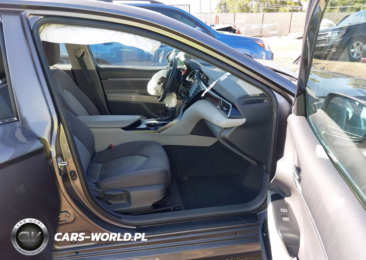 2020 Toyota Camry Le VIN:4T1C11AK3LU887988 - 5