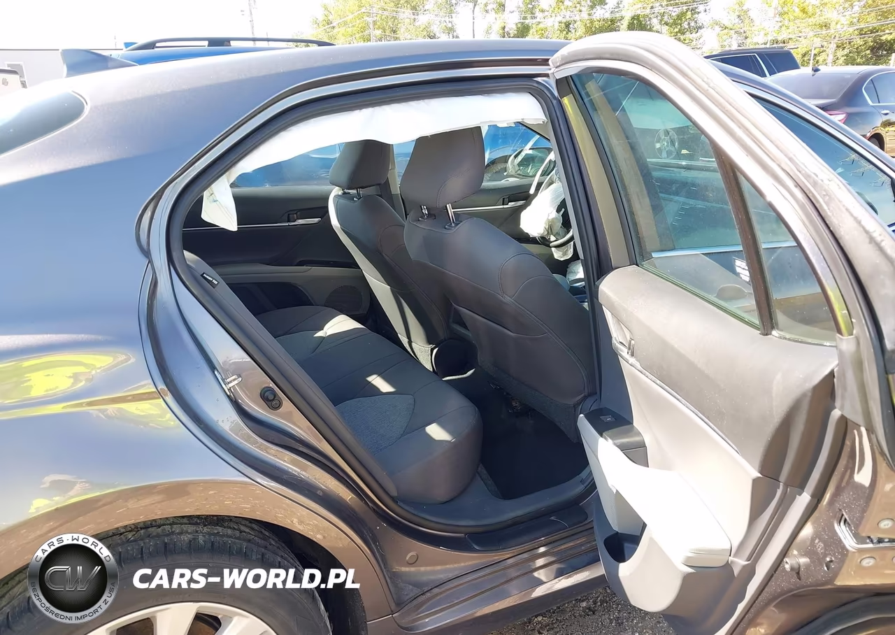 2020 Toyota Camry Le VIN:4T1C11AK3LU887988 - 8