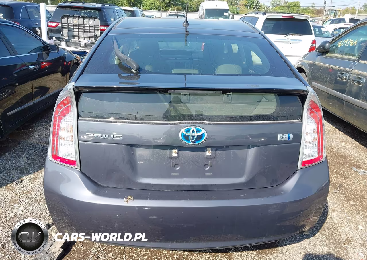 2014 Toyota Prius Two VIN:JTDKN3DU2E1751420 - 17