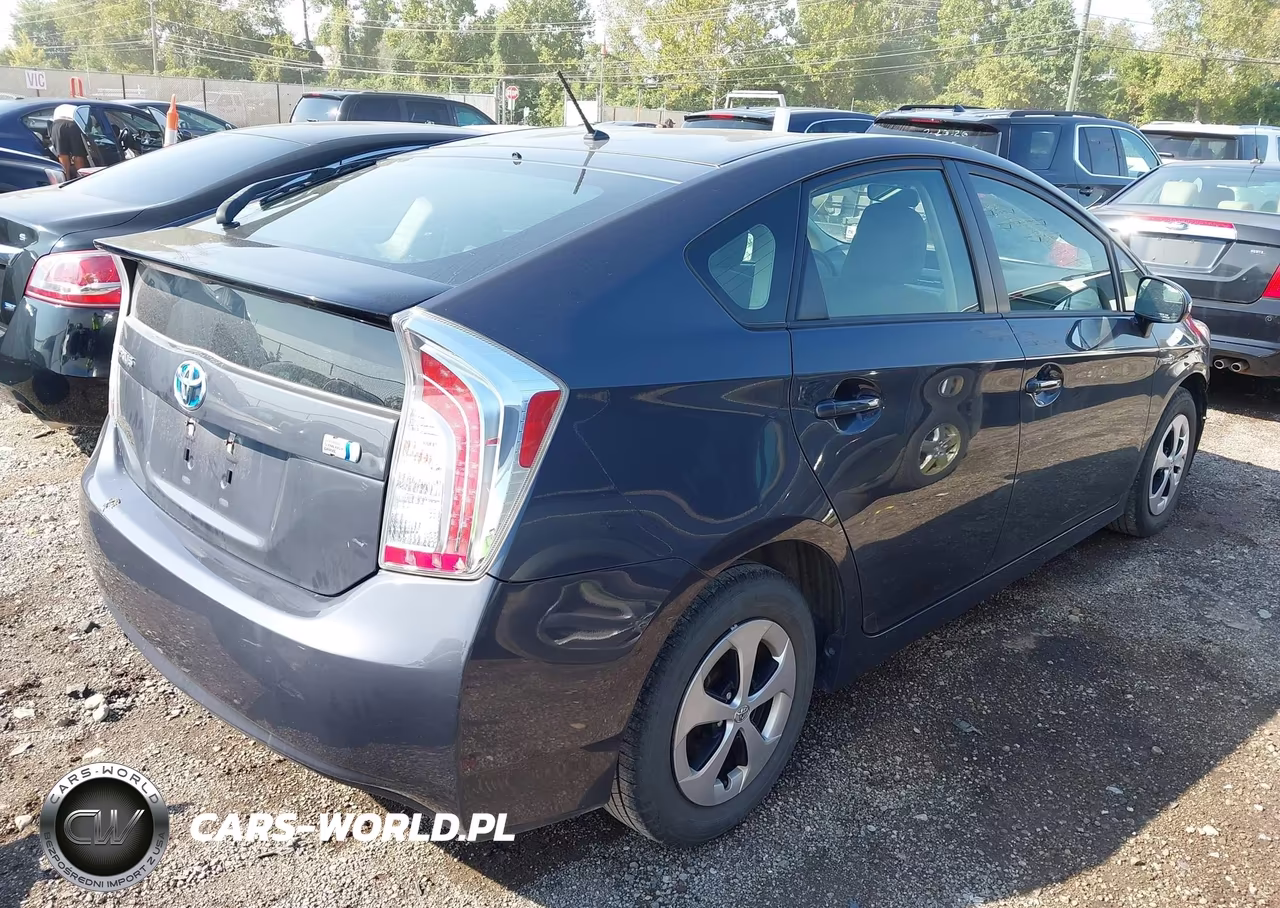 2014 Toyota Prius Two VIN:JTDKN3DU2E1751420 - 4