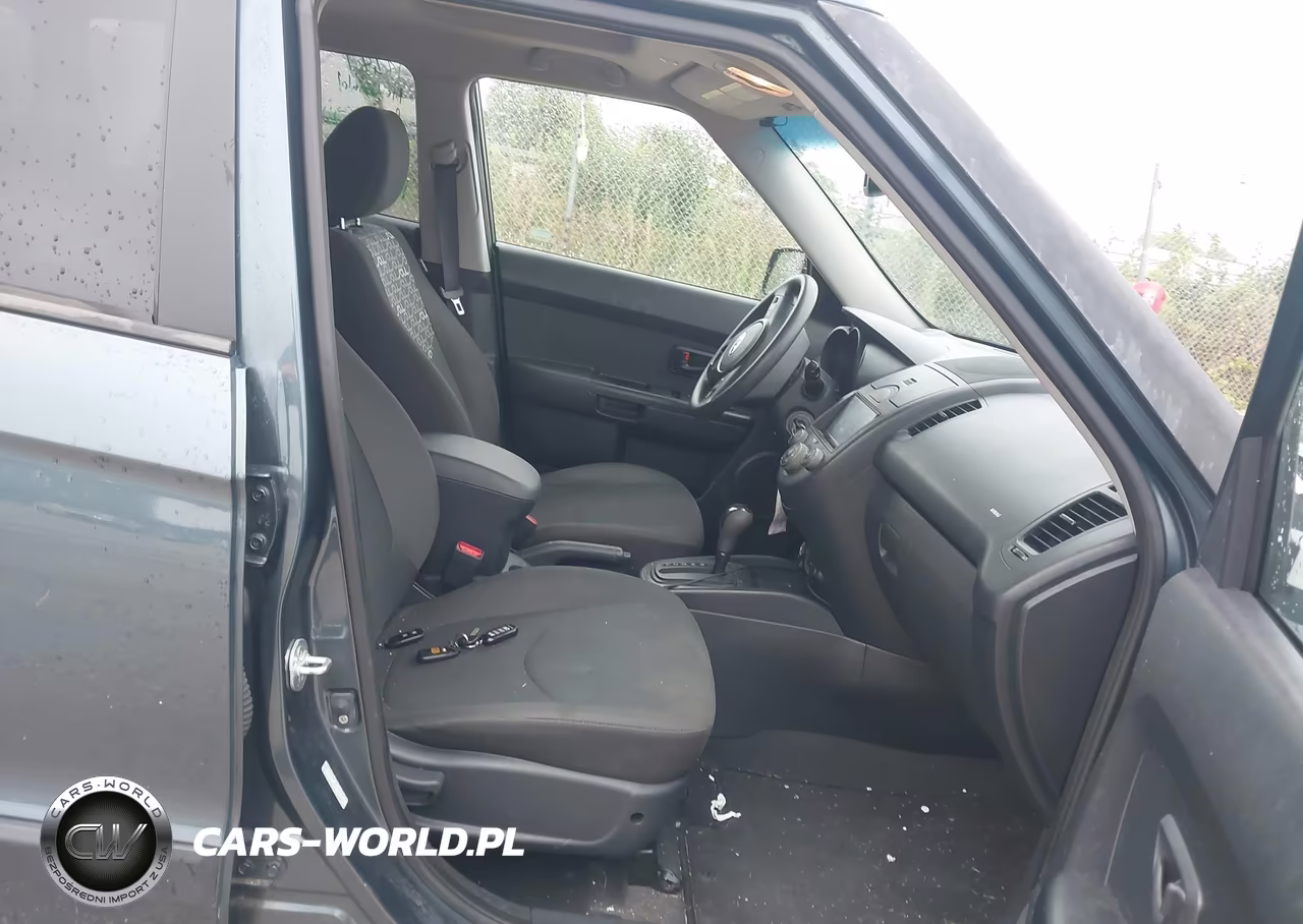2010 Kia Soul + VIN:KNDJT2A2XA7072260 - 5