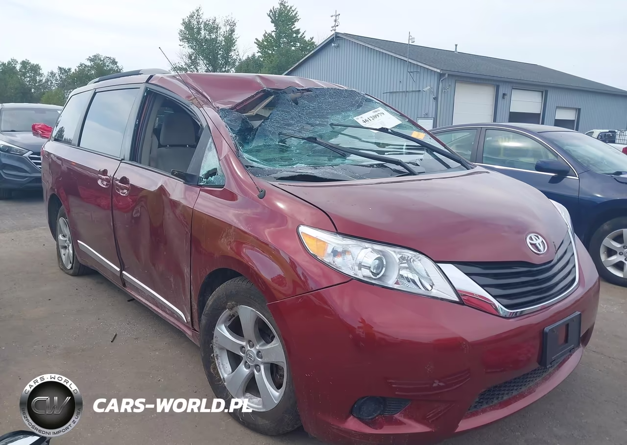 2014 Toyota Sienna Le V6 8 Passenger