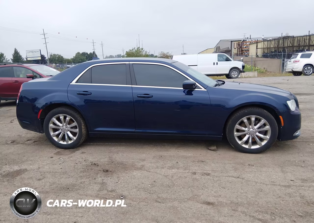 2016 Chrysler 300 Limited VIN:2C3CCARG2GH261568 - 13