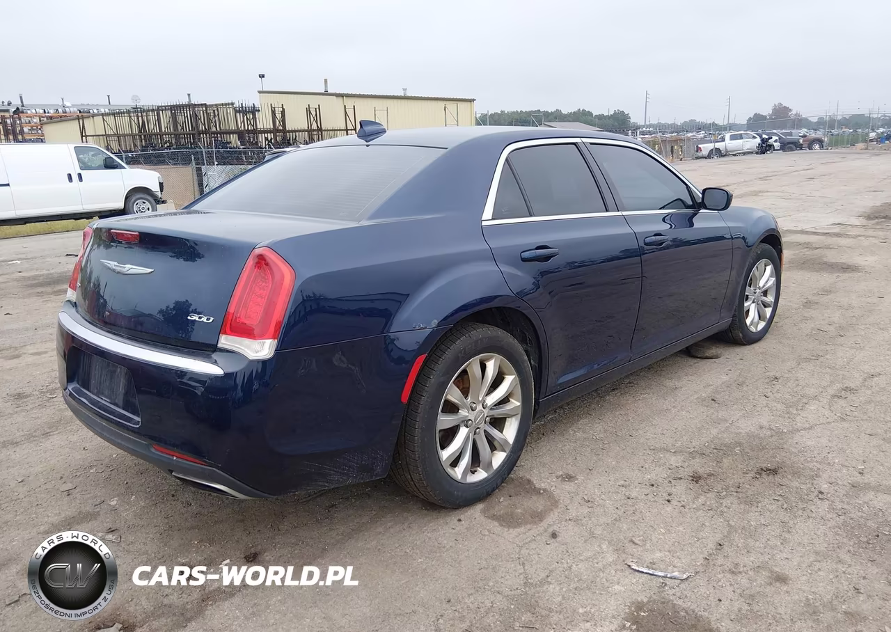 2016 Chrysler 300 Limited VIN:2C3CCARG2GH261568 - 4