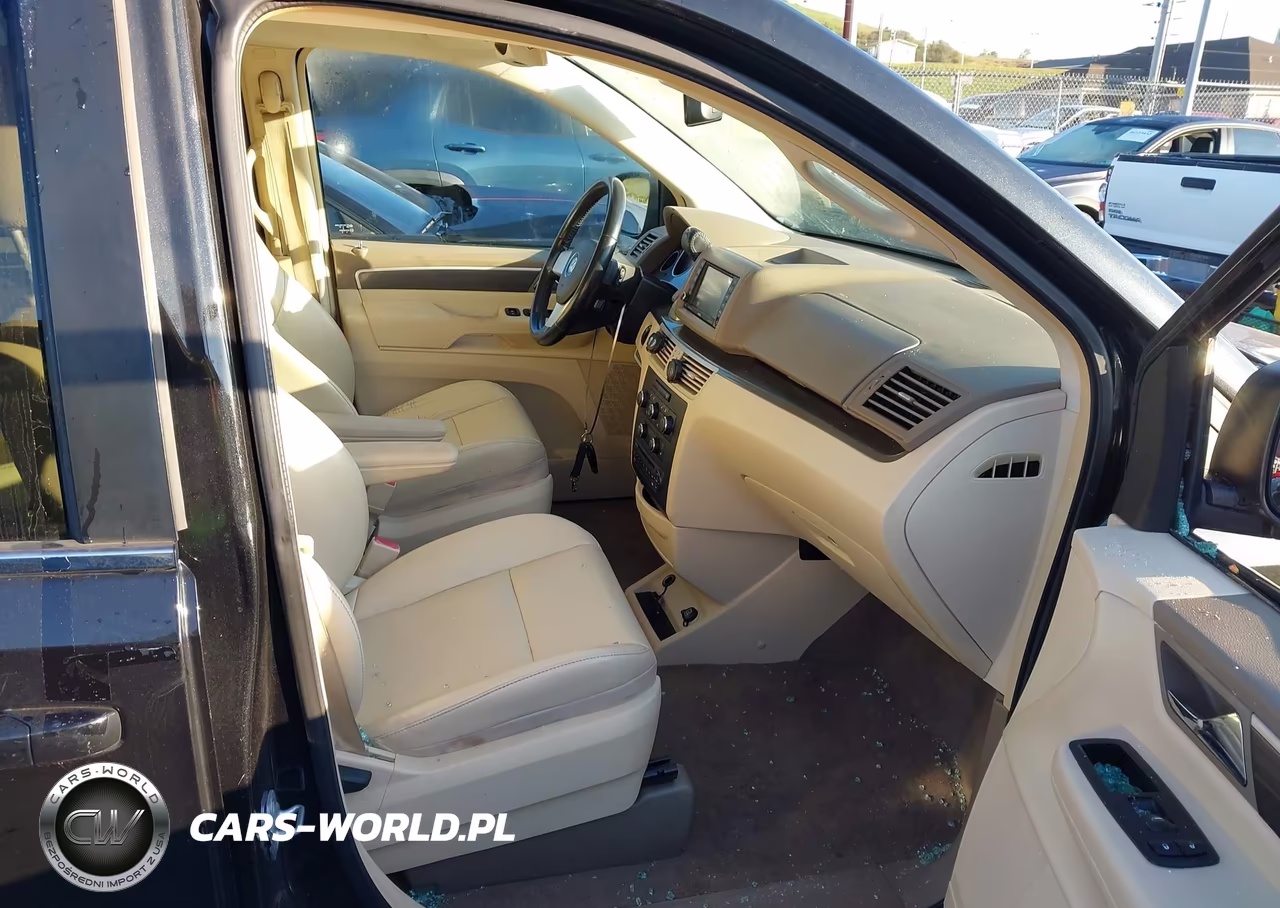 2010 Volkswagen Routan Se VIN:2V4RW3D13AR167251 - 5