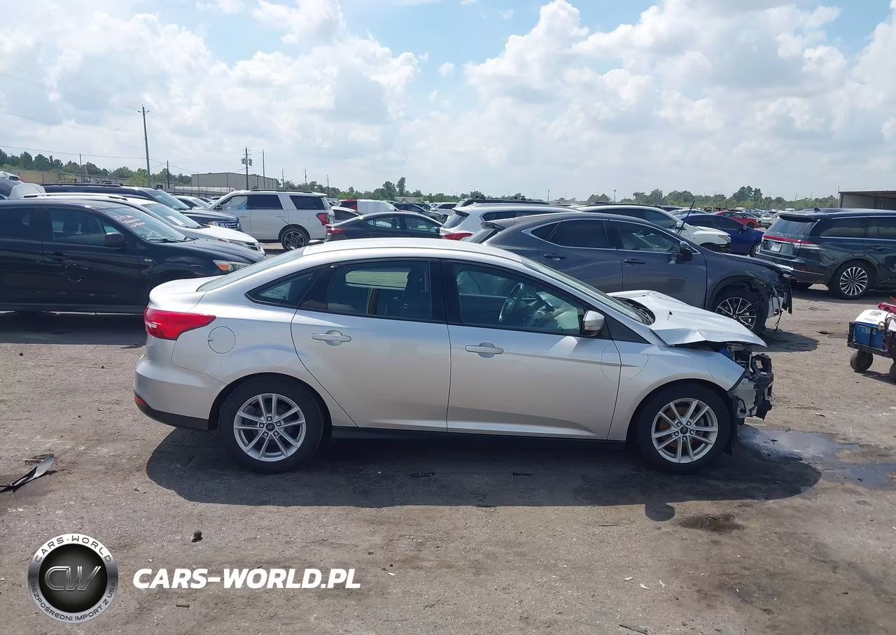 2017 Ford Focus Se VIN:1FADP3F29HL328587 - 13