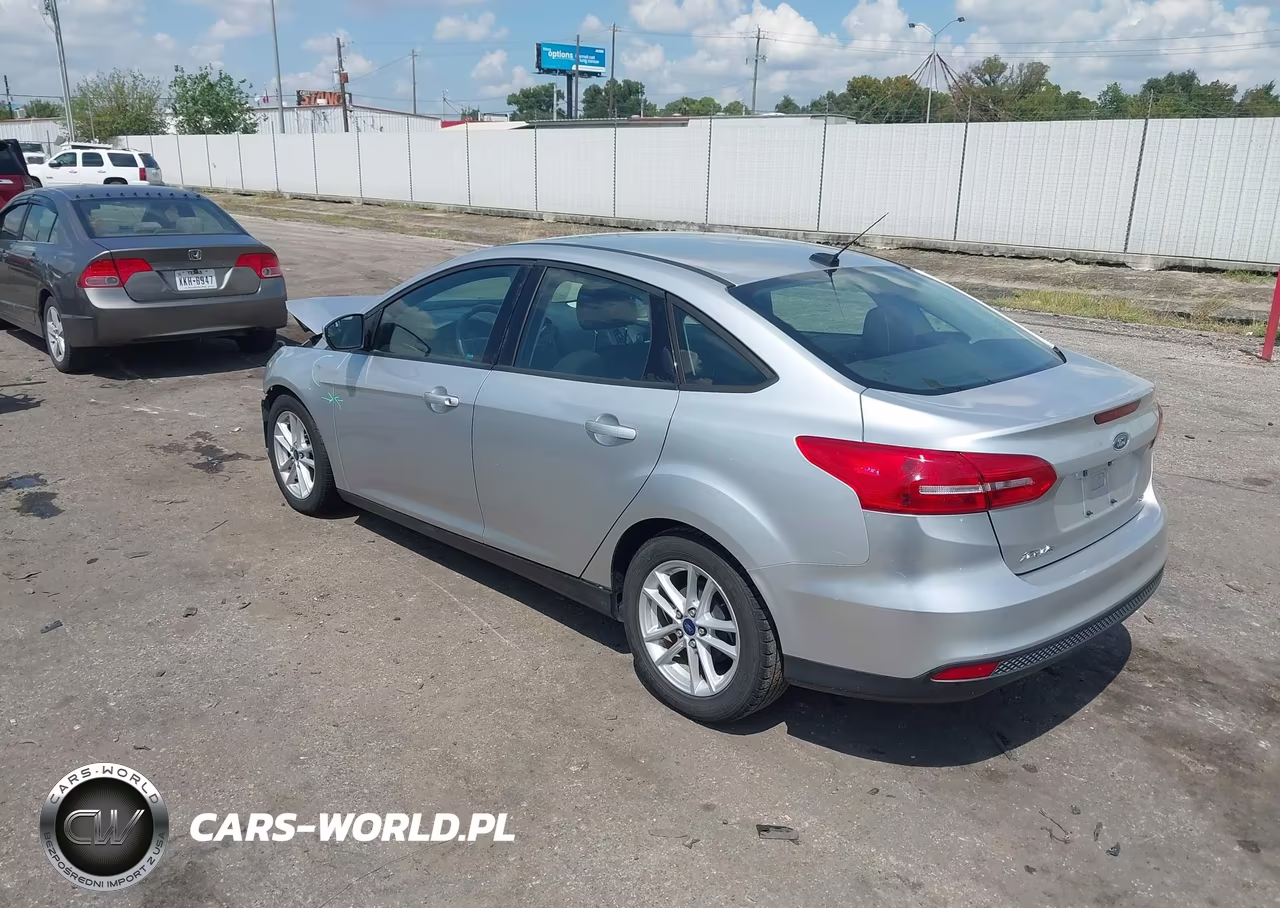 2017 Ford Focus Se VIN:1FADP3F29HL328587 - 3