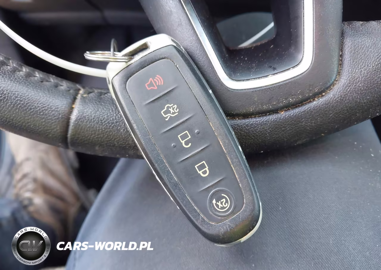 2018 Ford Escape Titanium VIN:1FMCU0J98JUB95141 - 11