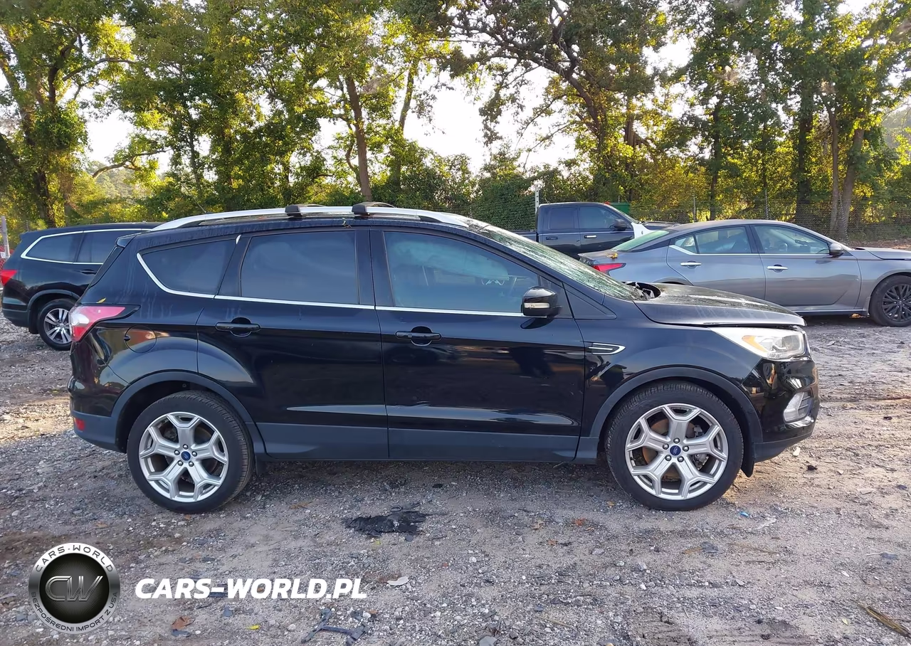 2018 Ford Escape Titanium VIN:1FMCU0J98JUB95141 - 13