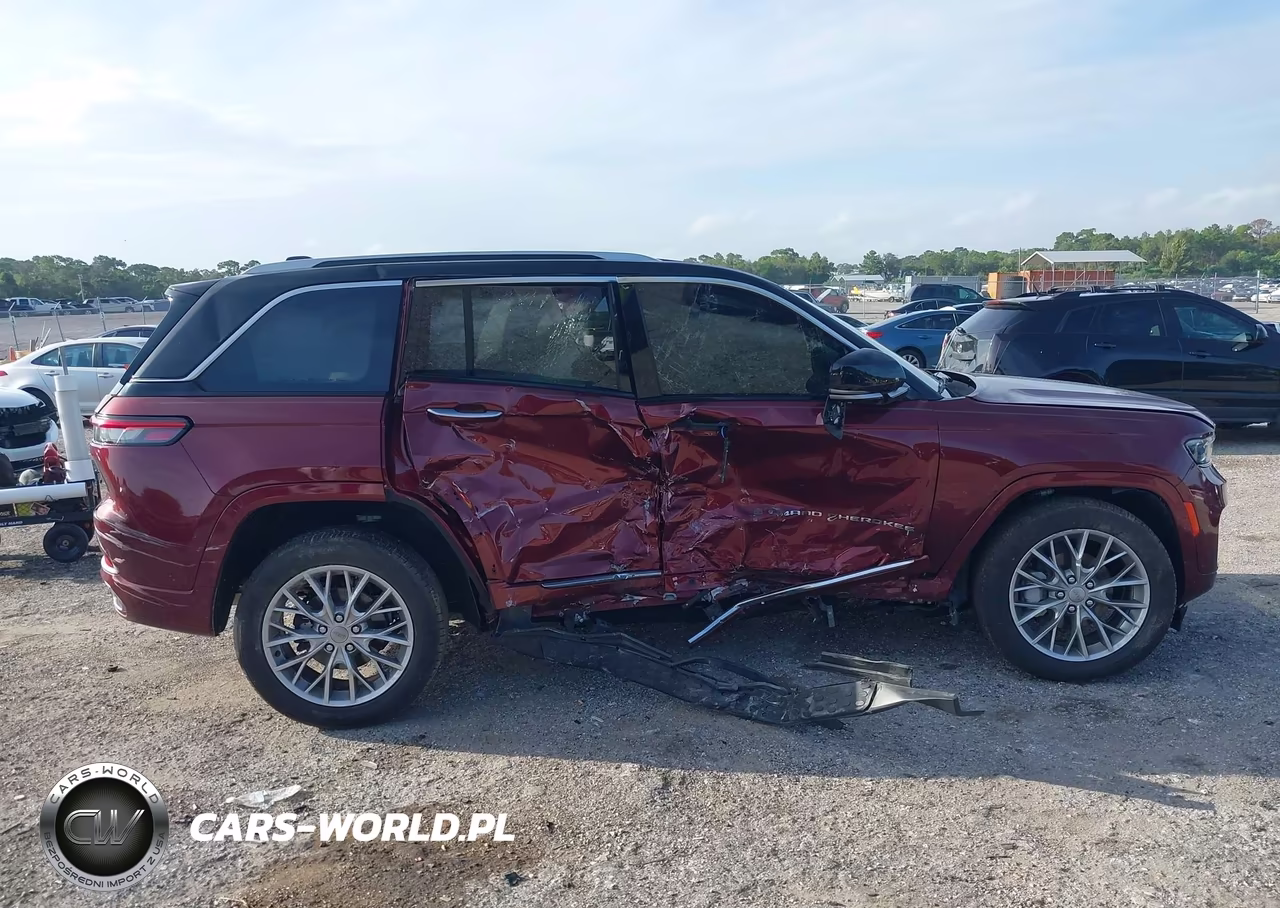 2023 Jeep Grand Cherokee Summit 4X2 VIN:1C4RJGEG1P8737089 - 13