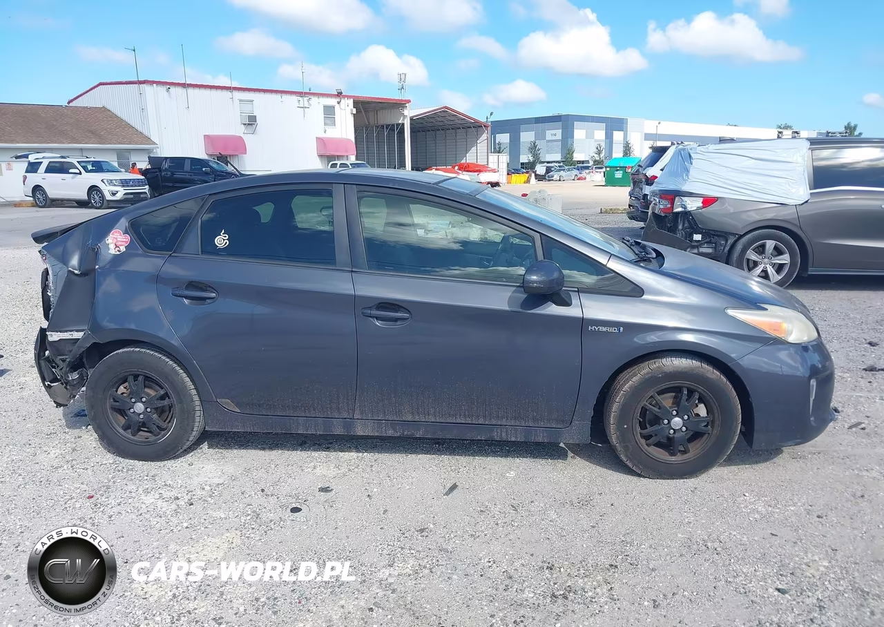 2013 Toyota Prius Three VIN:JTDKN3DU6D5539935 - 14