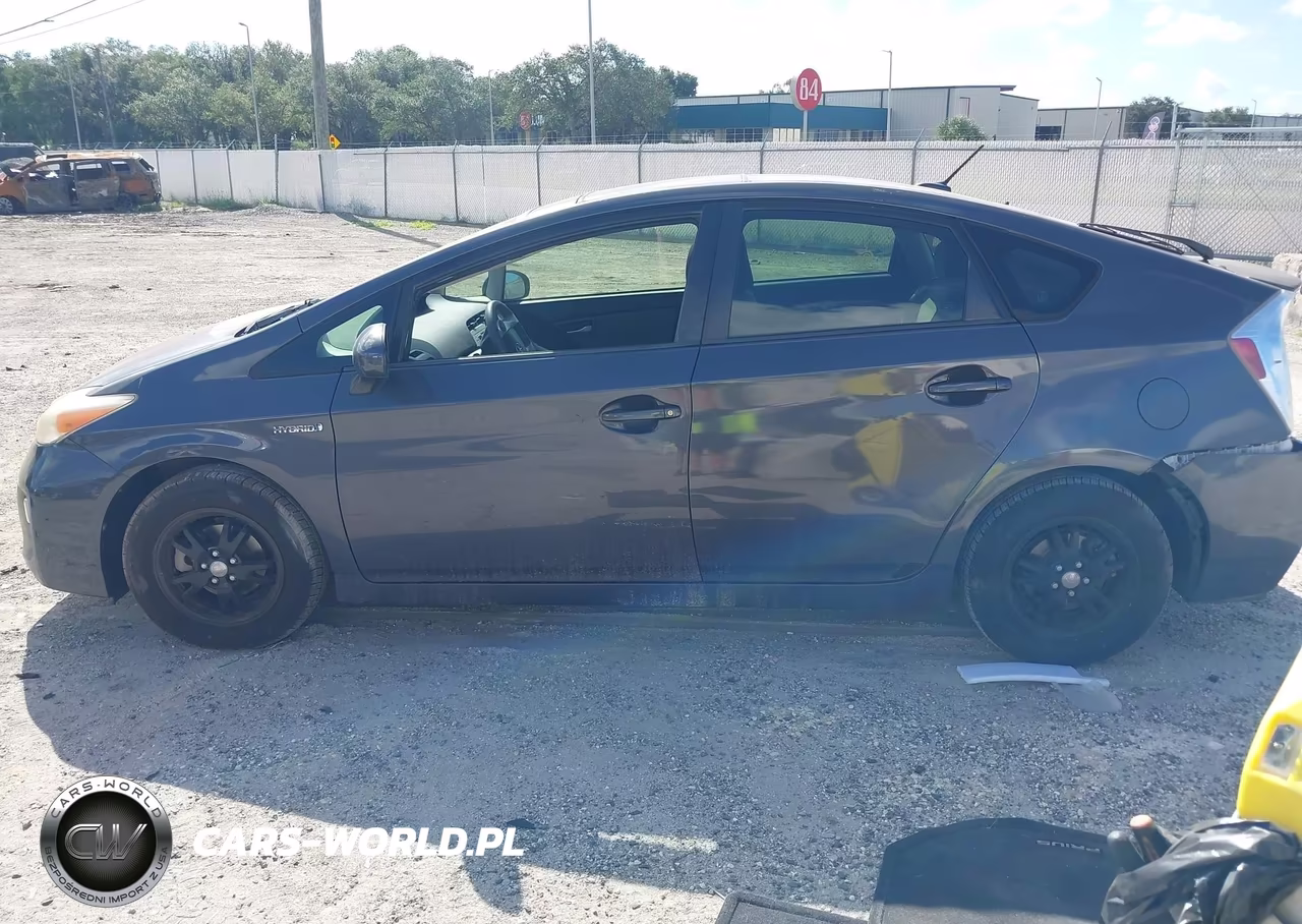 2013 Toyota Prius Three VIN:JTDKN3DU6D5539935 - 15