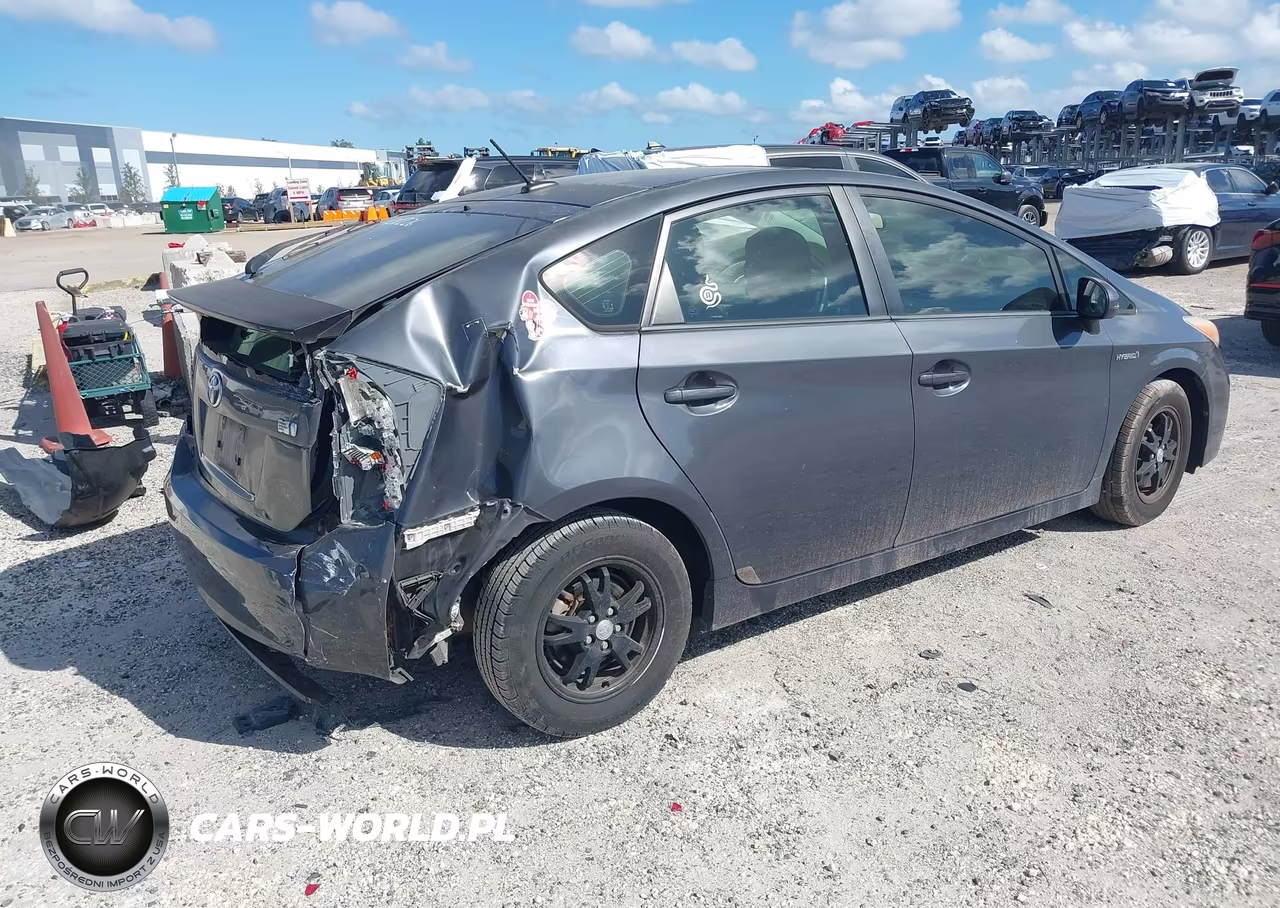 2013 Toyota Prius Three VIN:JTDKN3DU6D5539935 - 4
