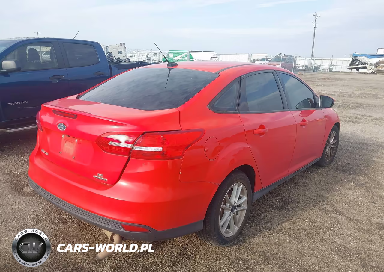 2016 Ford Focus Se VIN:1FADP3F25GL205805 - 4