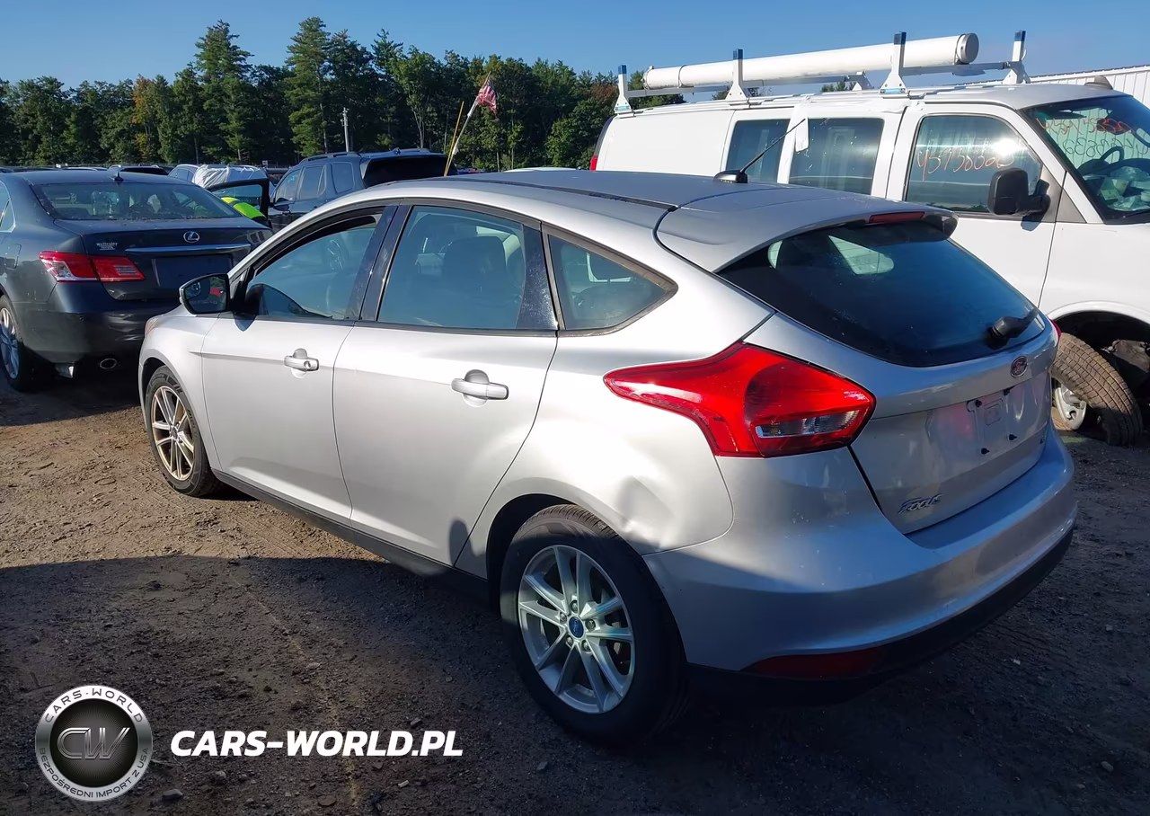2017 Ford Focus Se VIN:1FADP3K21HL281058 - 3