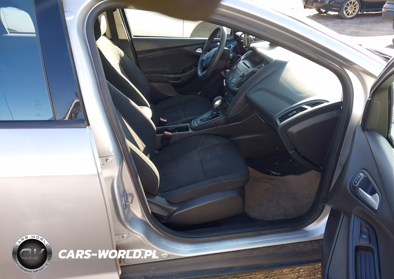 2017 Ford Focus Se VIN:1FADP3K21HL281058 - 5