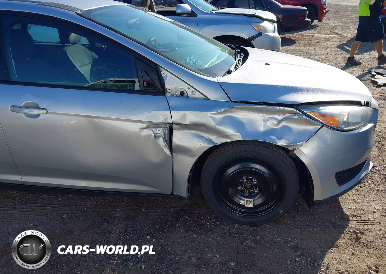 2017 Ford Focus Se VIN:1FADP3K21HL281058 - 6